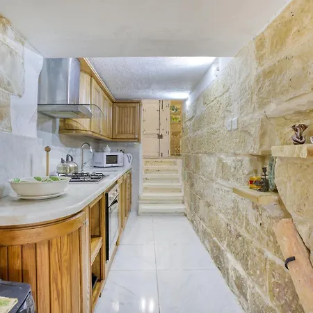 Апартаменты A Beautiful Charming In The Heart Of By 360 Estates