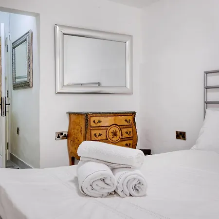 A Beautiful Charming In The Heart Of By 360 Estates Апартаменты