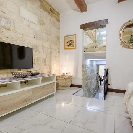A Beautiful Charming In The Heart Of By 360 Estates Apartment *