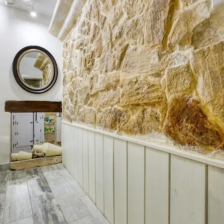 A Beautiful Charming In The Heart Of By 360 Estates Apartment